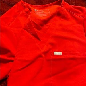 FIGS 2 pocket top brand new no tags size large